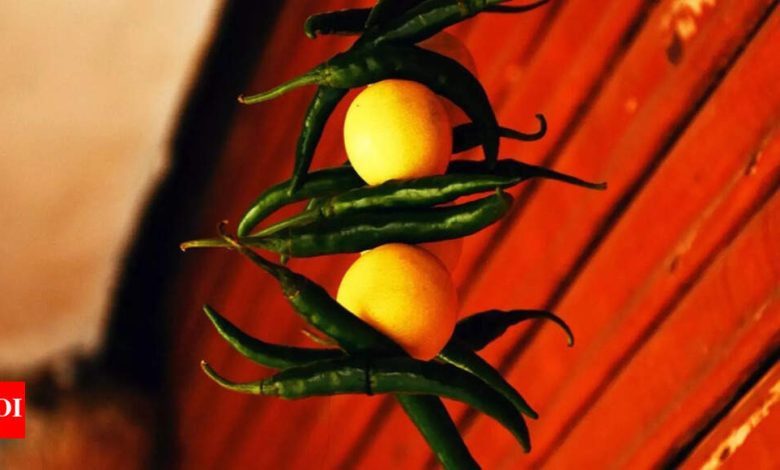 Step on Nimbu Mirchi in the intersection: Follow these measures. Step on Nimbu Mirchi in the intersection: Follow these measures.